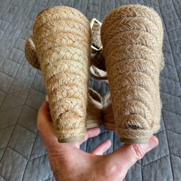 3/$15 size 10 Steve Madden ANKLE STRAPS. Platform wedge 5"heel, Woven, tan - Picture 4 of 16